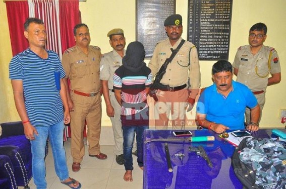 City cops detained one infamous thief within 3 hours of robbery, sharp weapons seized : One more absconding, another arrested in Bangladesh 